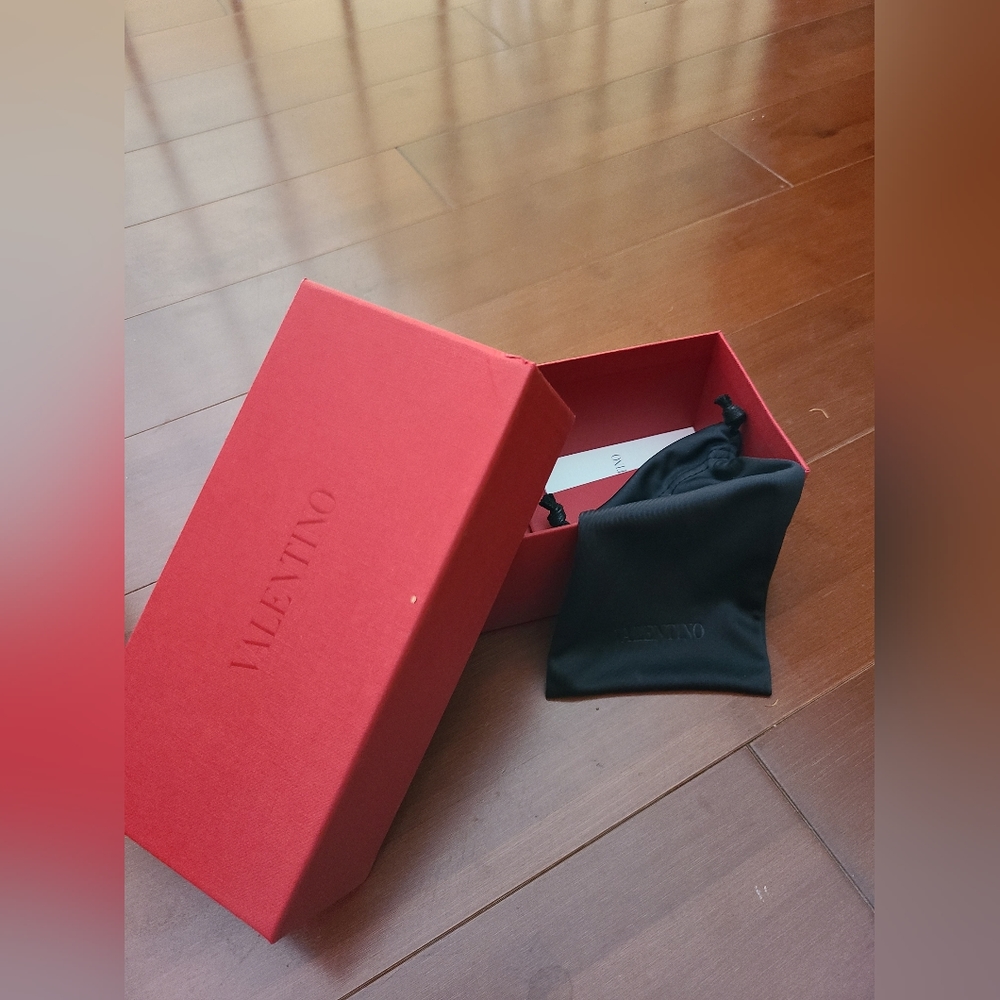 Valentino - Picture 1 of 1